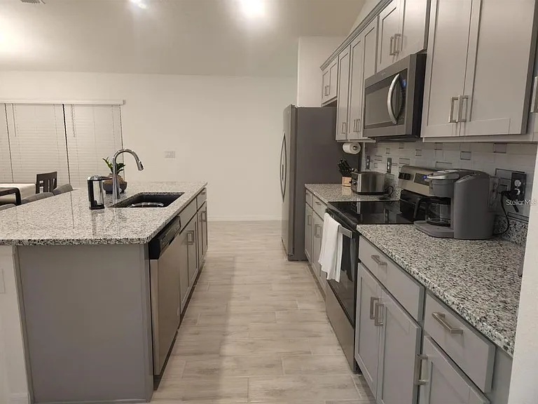 1055 Papaya Cir — Photo 6