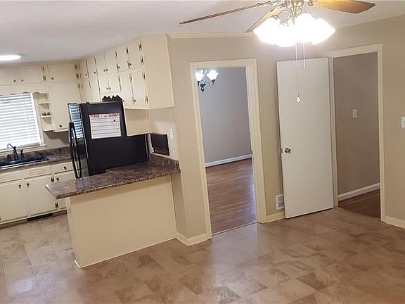 3rd image of 2900 White Oak Ter SW
