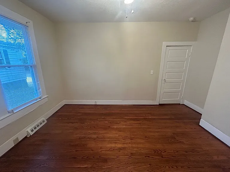 1506 Charlton St — Photo 15