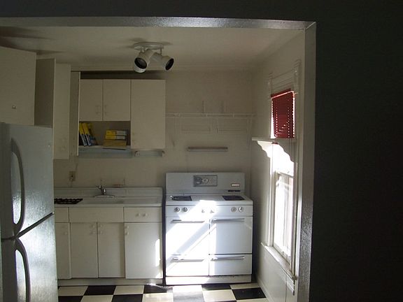 4th image of 310 N Bannock St