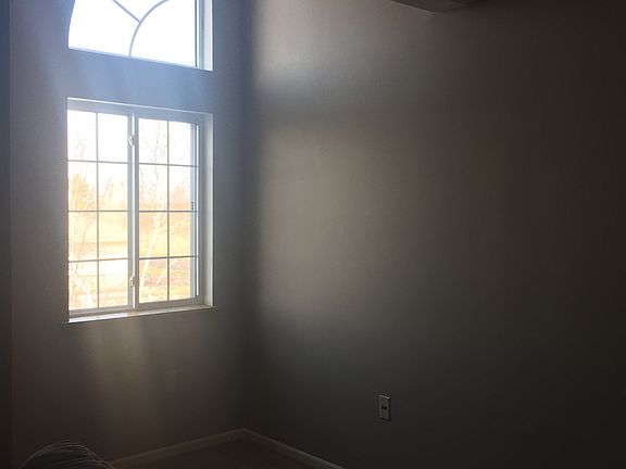 3rd image of 4058 Creekside Dr