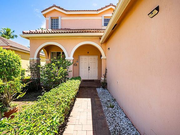 4th image of 1112 Chinaberry Drive