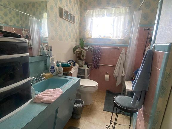 4th image of 2439 Dakota Dr