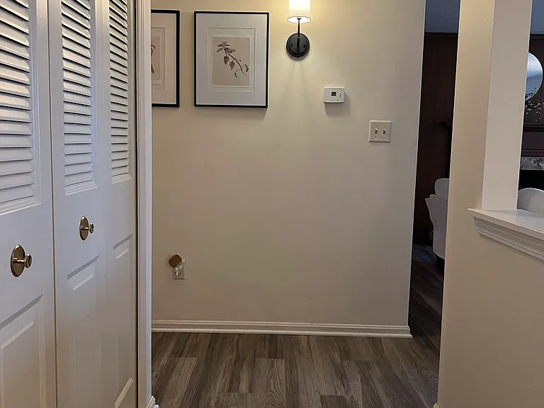 60 Colonial Estates Dr — Photo 5