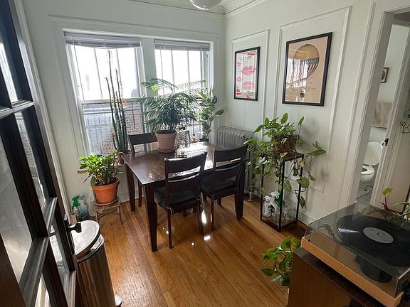 5th image of 921-29 W Oakdale Ave #921-3B