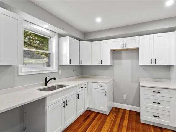 26 Spicer St, Providence, RI 02905