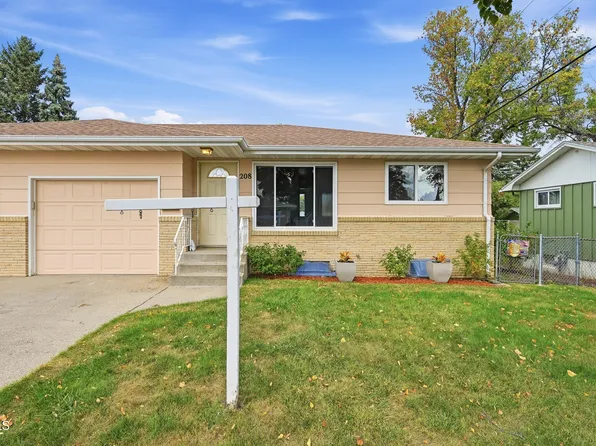 208 W Turnpike Ave, Bismarck, ND 58501