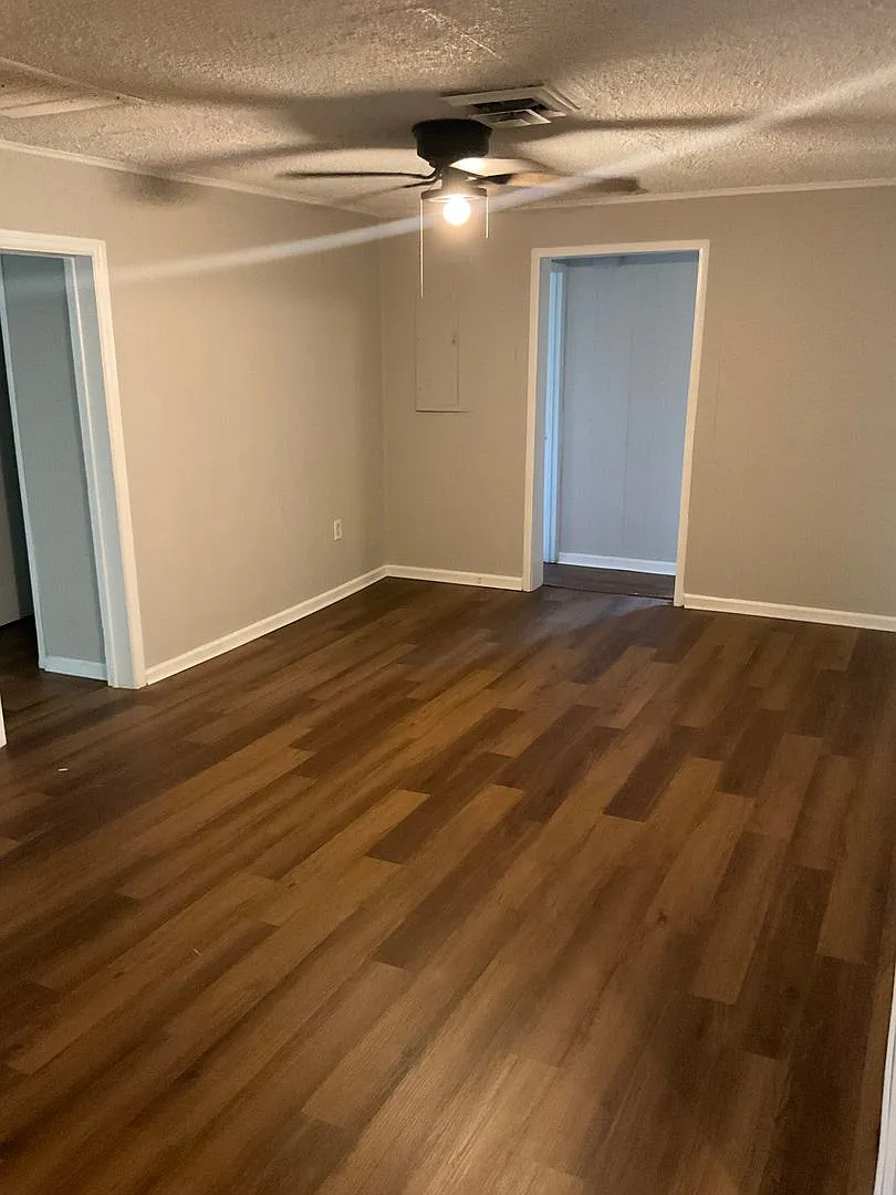 Coming Soon 4 Bed 2 bath Spacious Home — Photo 3