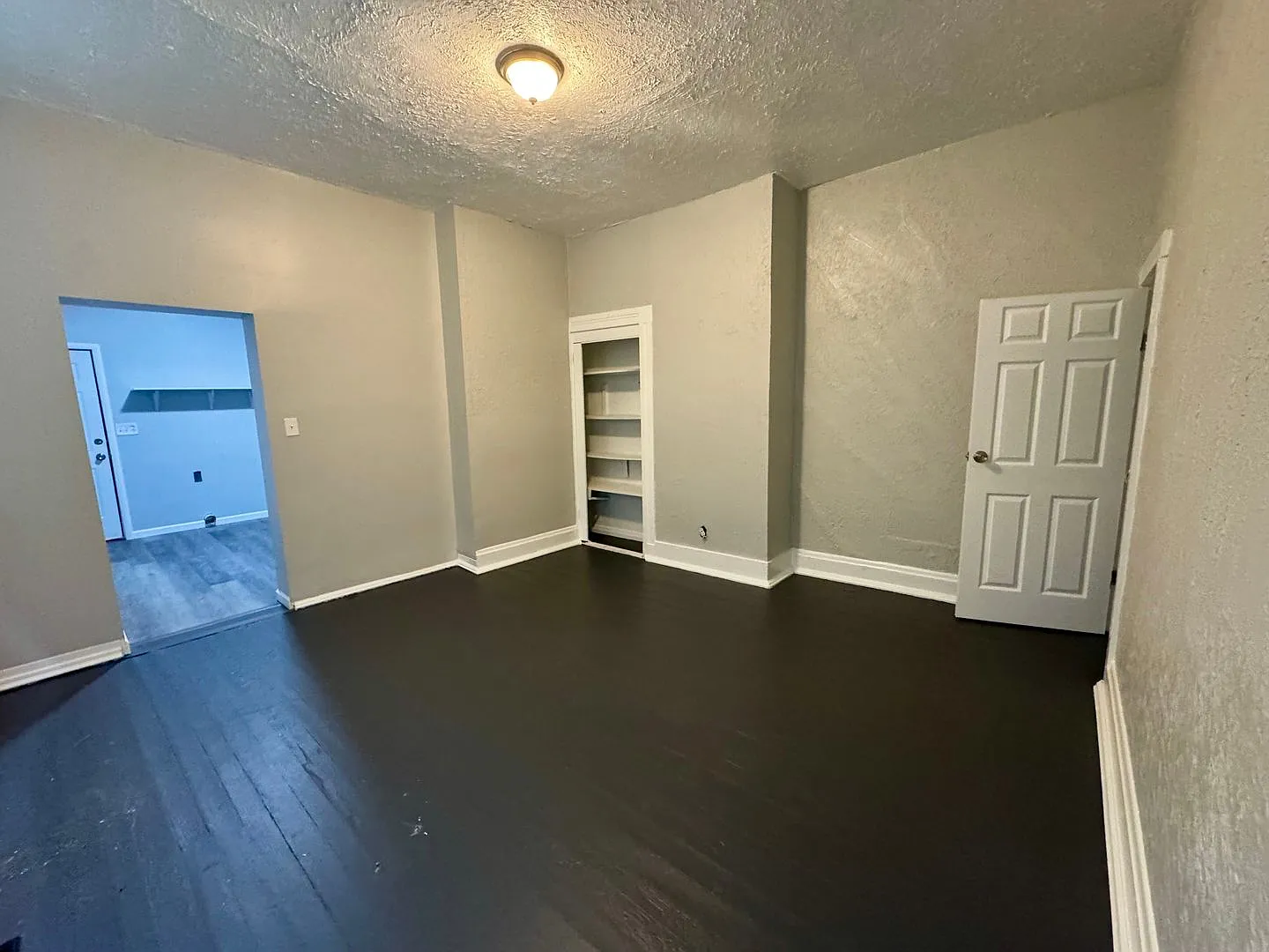 Spacious 3 Bed 2 Bath House For Rent — Photo 4