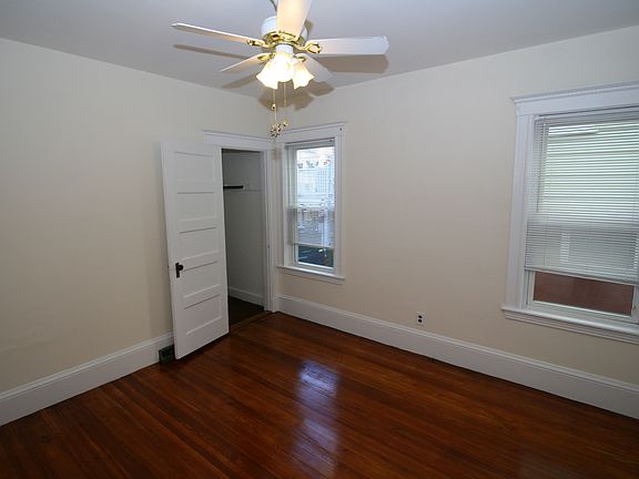 1st floor bedroom w/ ceiling fan