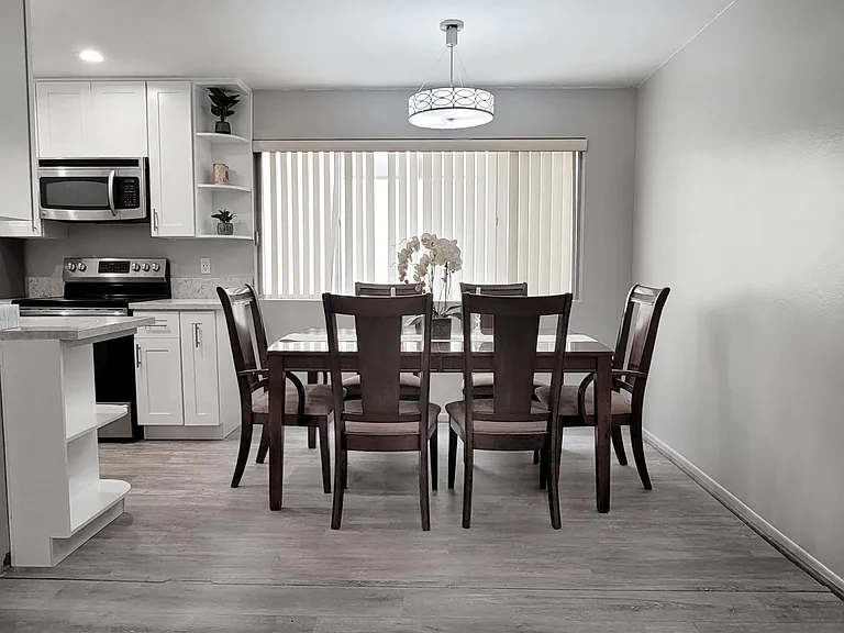 12801 Moorpark St #103 — Photo 5