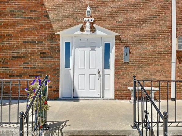 155 S Water St APT 104, Marine City, MI 48039