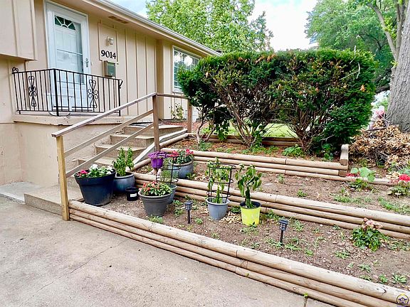 3rd image of 9014 W 93rd St