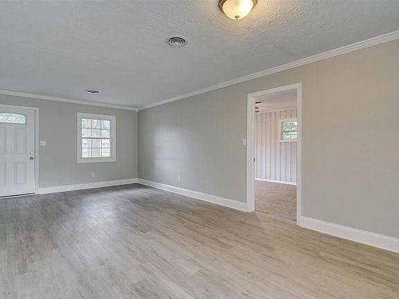 5th image of 2273 Essex Dr