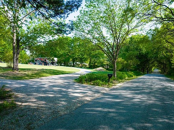 2nd image of 642 Smith Oak Rd