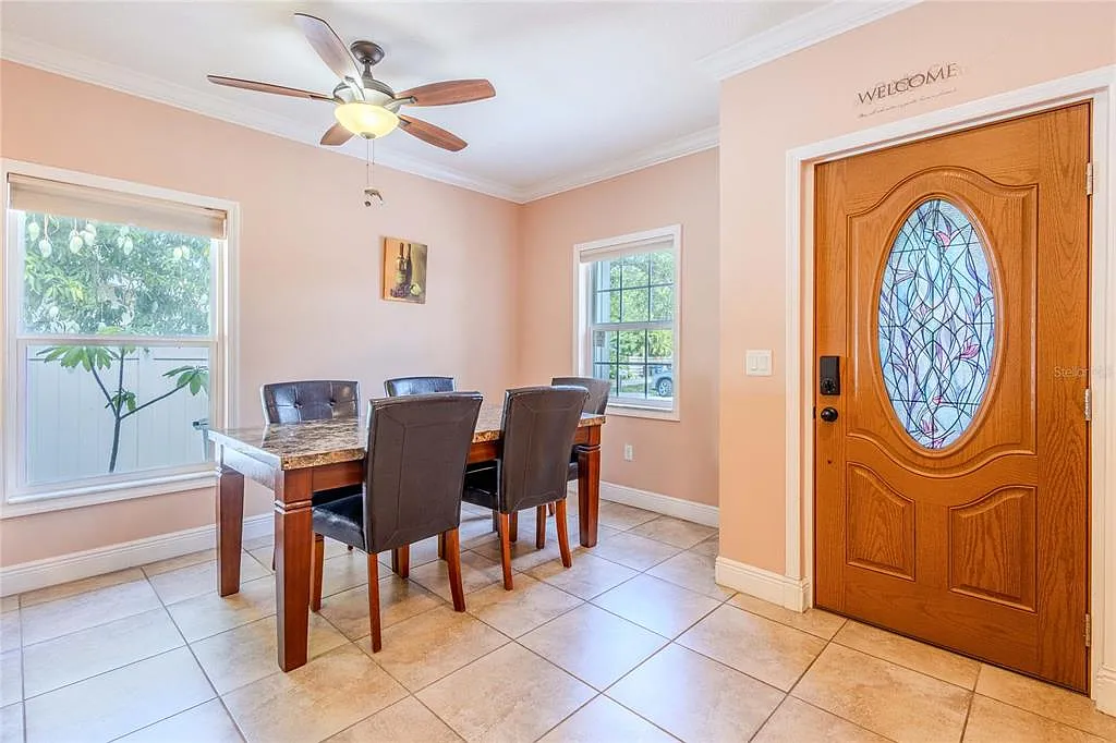 3 bed, 2.0 bath, 1511 sqft, $4,000 — Photo 2