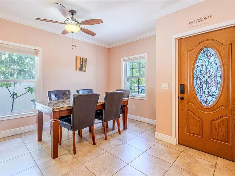 2920 Edgewood Ln — Photo 2