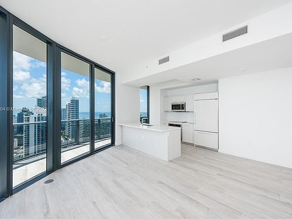 4th image of 45 SW 9th Ave Unit 4403