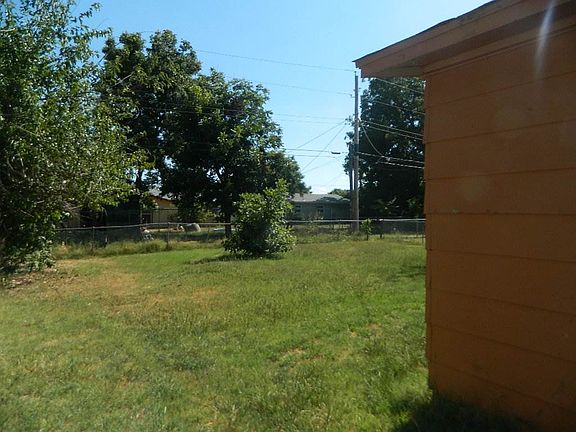 2nd image of 406 NW Mission Blvd