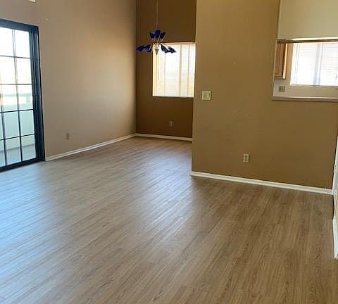 4th image of 1931 Overland Ave #301