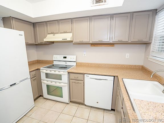 4th image of 1730 E 67th St S #K-204
