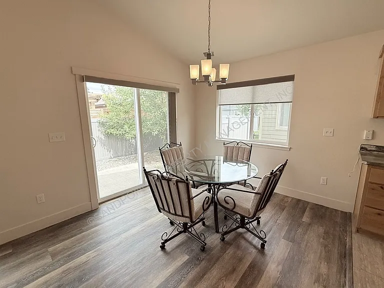 1616 Mosshart St — Photo 21
