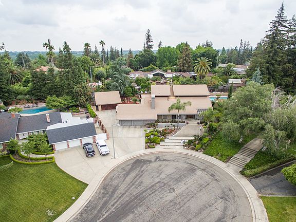3rd image of 2221 Cedarwood Cir