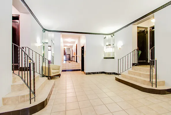 Rented by Compass | media 9