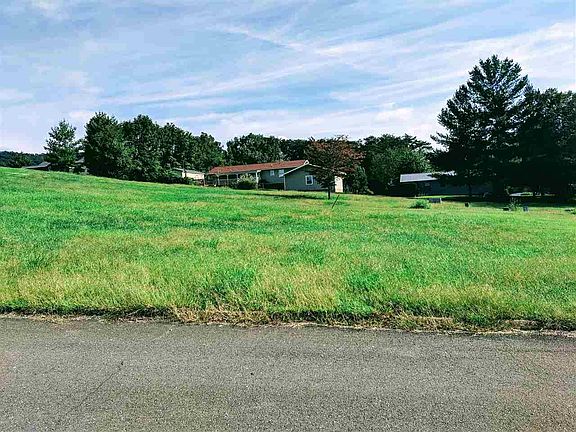 4th image of 206 Brooks Landing Cir
