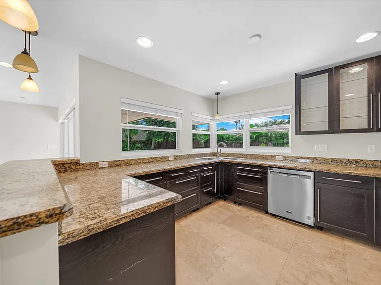 4021 Bayview Dr — Photo 16