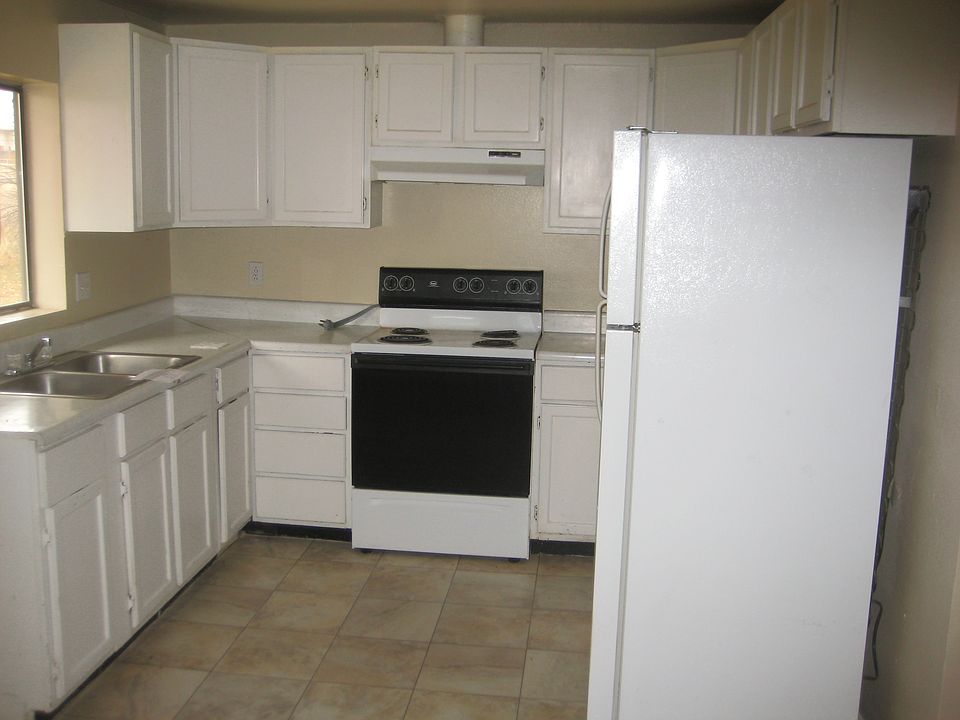 1st image of 1923 N Grand Ave