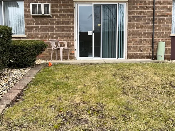3415 83rd St APT E4, Woodridge, IL 60517