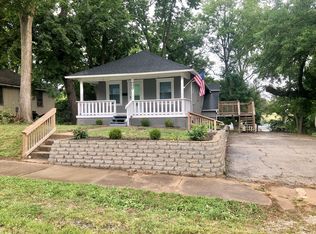 1020 N Spring St, Independence, MO 64050