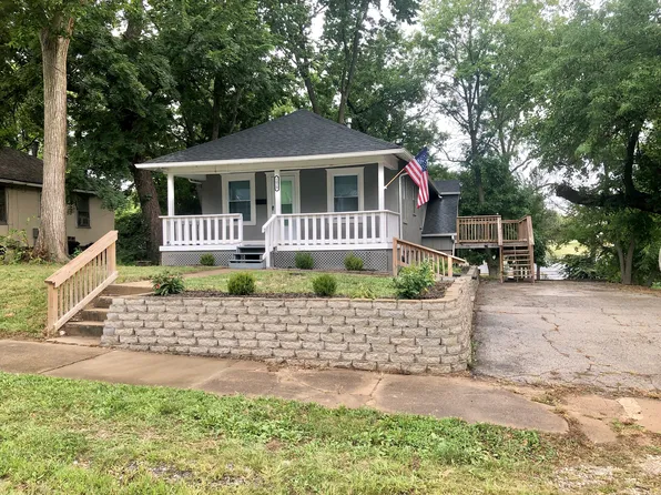 1020 N Spring St, Independence, MO 64050