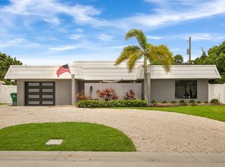 1150 Singer Dr, Singer Island, FL 33404