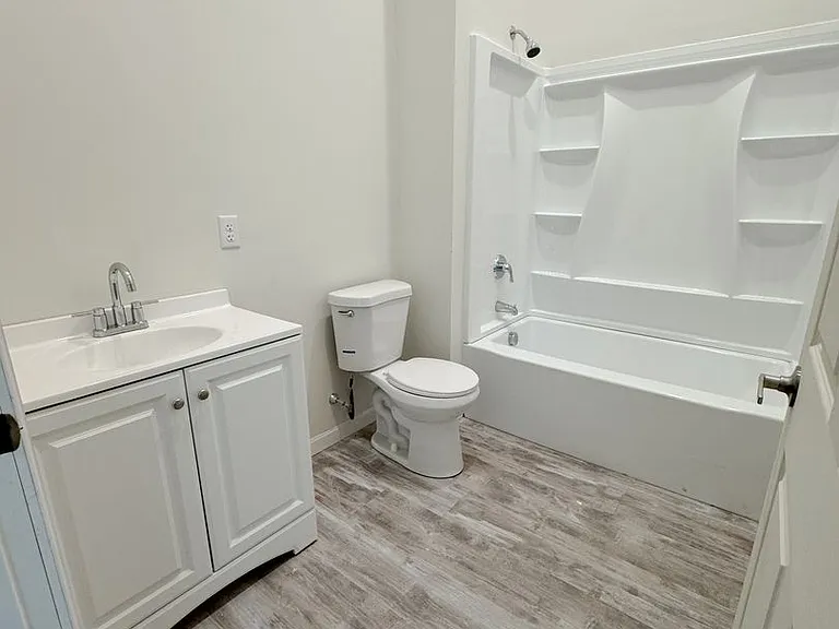 Pine Street Apartments — Photo 6