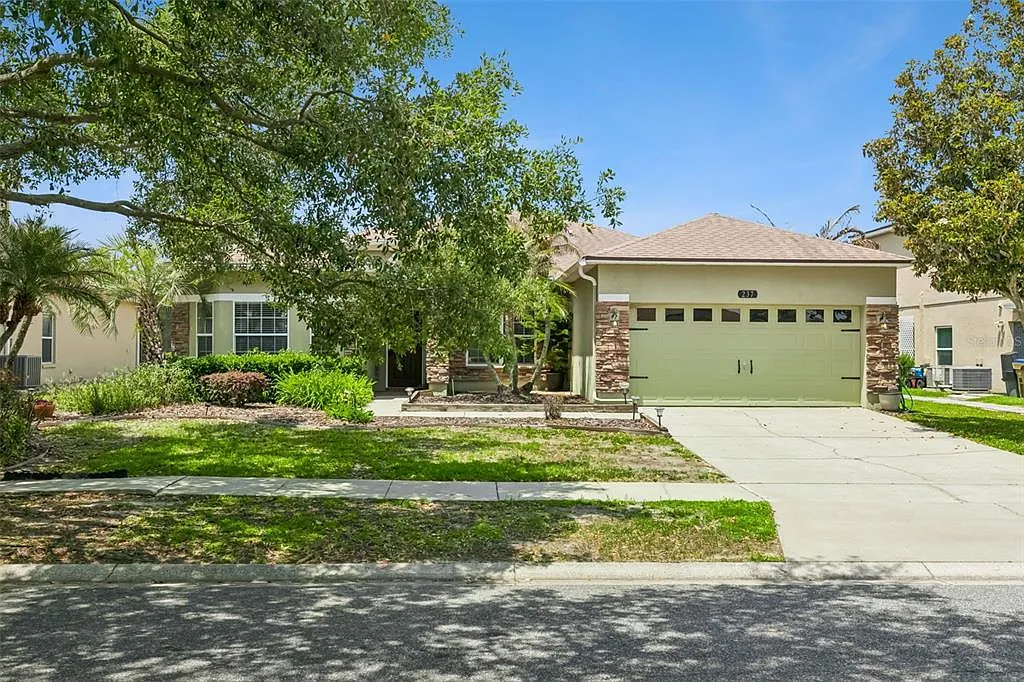 4 bed, 2.0 bath, 2278 sqft, $2,600 — Photo 3