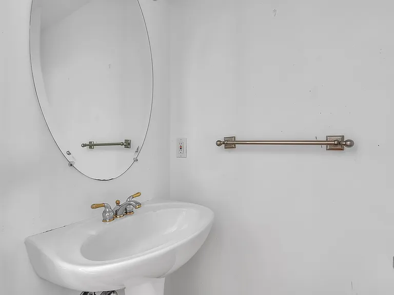 451 Albany Ct — Photo 11