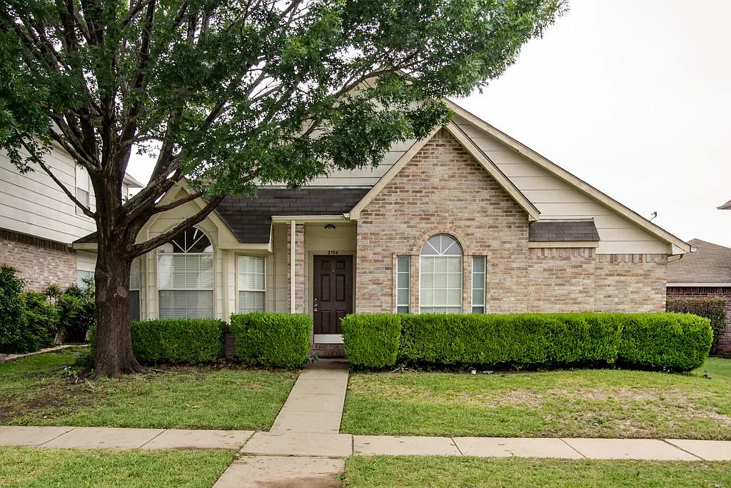 3 bed, 1348 sqft, $2,250 — Photo 1