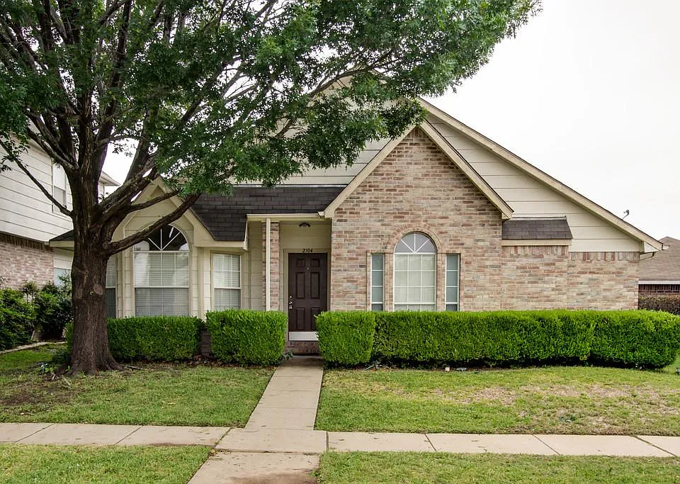 2104 Regency Dr