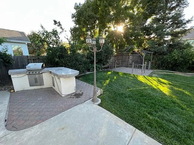4047 Strolling Ct — Photo 12