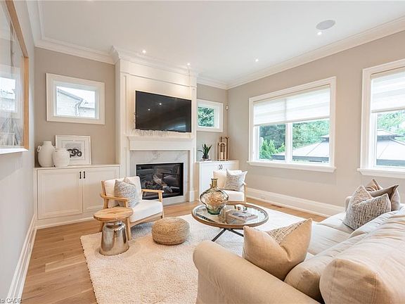 5th image of 385 Pine Cove Rd