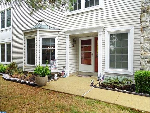 4th image of 1 Gaylord Ct