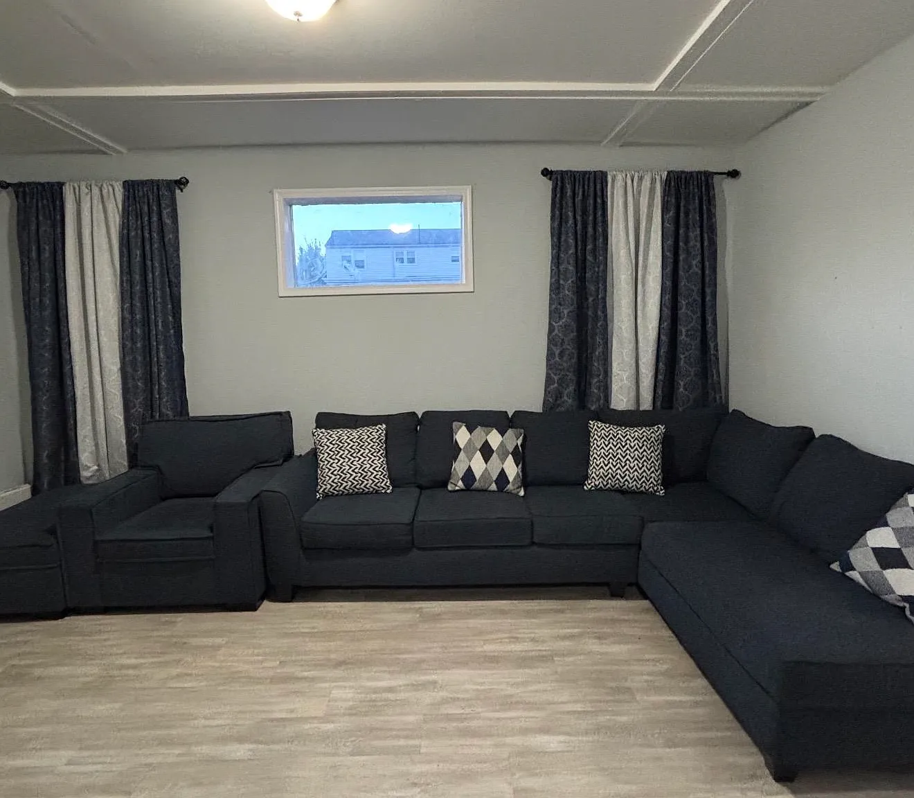 4 bed, 1.0 bath, $2,700 — Photo 2