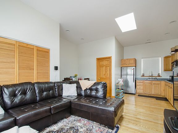 4th image of 5481 N Milwaukee Ave