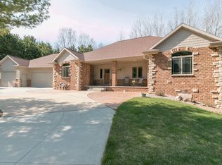 3040 Hawk Ridge Trl, Green Bay, WI 54313