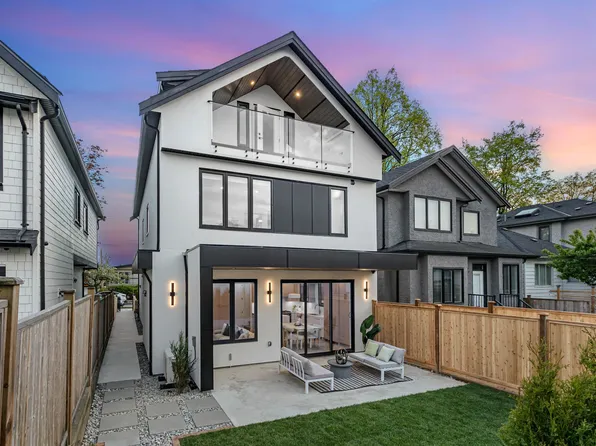 165 E 45th Ave #2, Vancouver, BC V5W 1W8