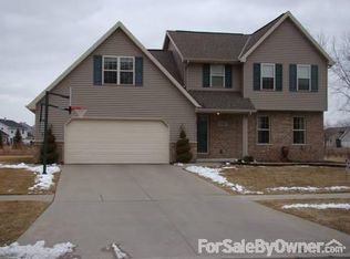 2014 Charles St, De Pere, WI 54115