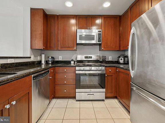 3rd image of 3600 Glebe Rd #215W