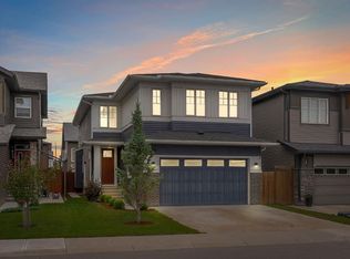 45 E Carringsby Lndg NW, Calgary, AB T3P 1L9